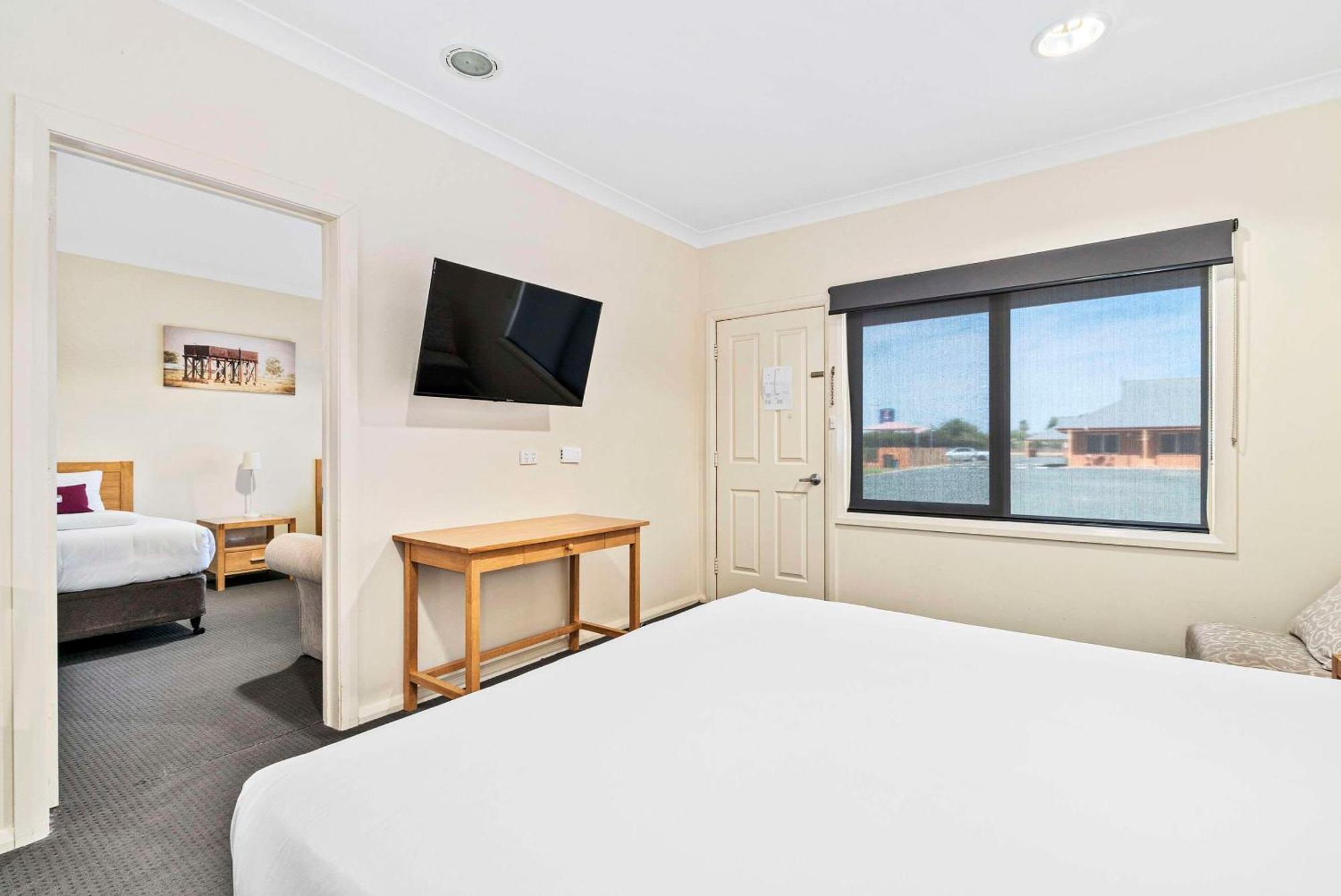 Comfort Inn Bishops Lodge Hay Eksteriør billede