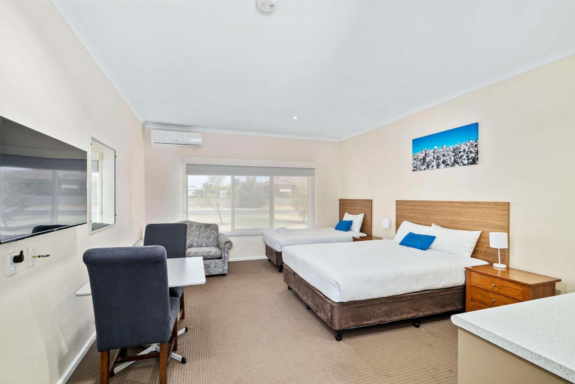 Comfort Inn Bishops Lodge Hay Eksteriør billede