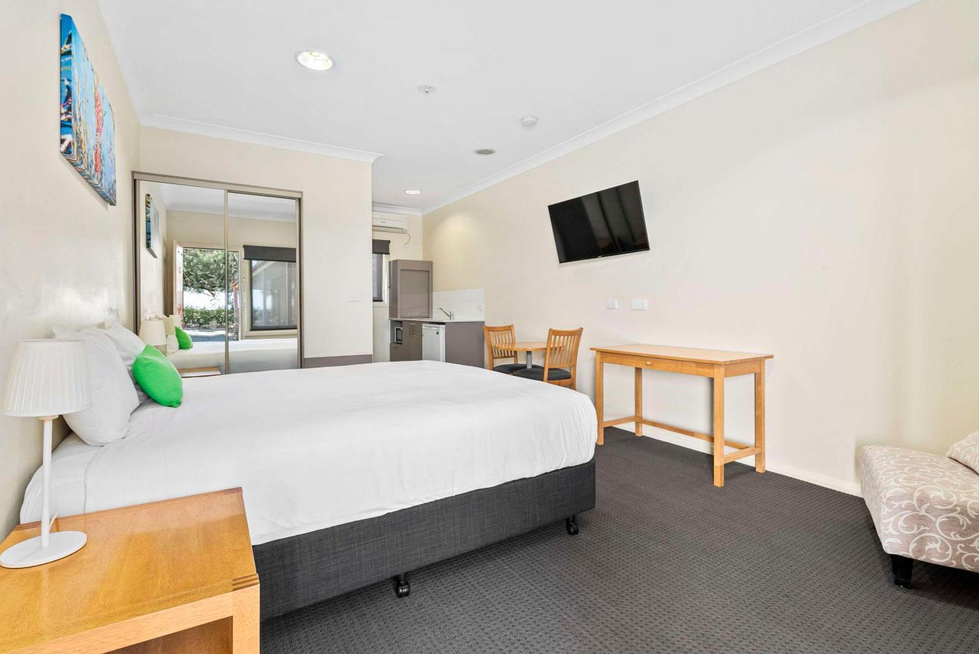 Comfort Inn Bishops Lodge Hay Eksteriør billede