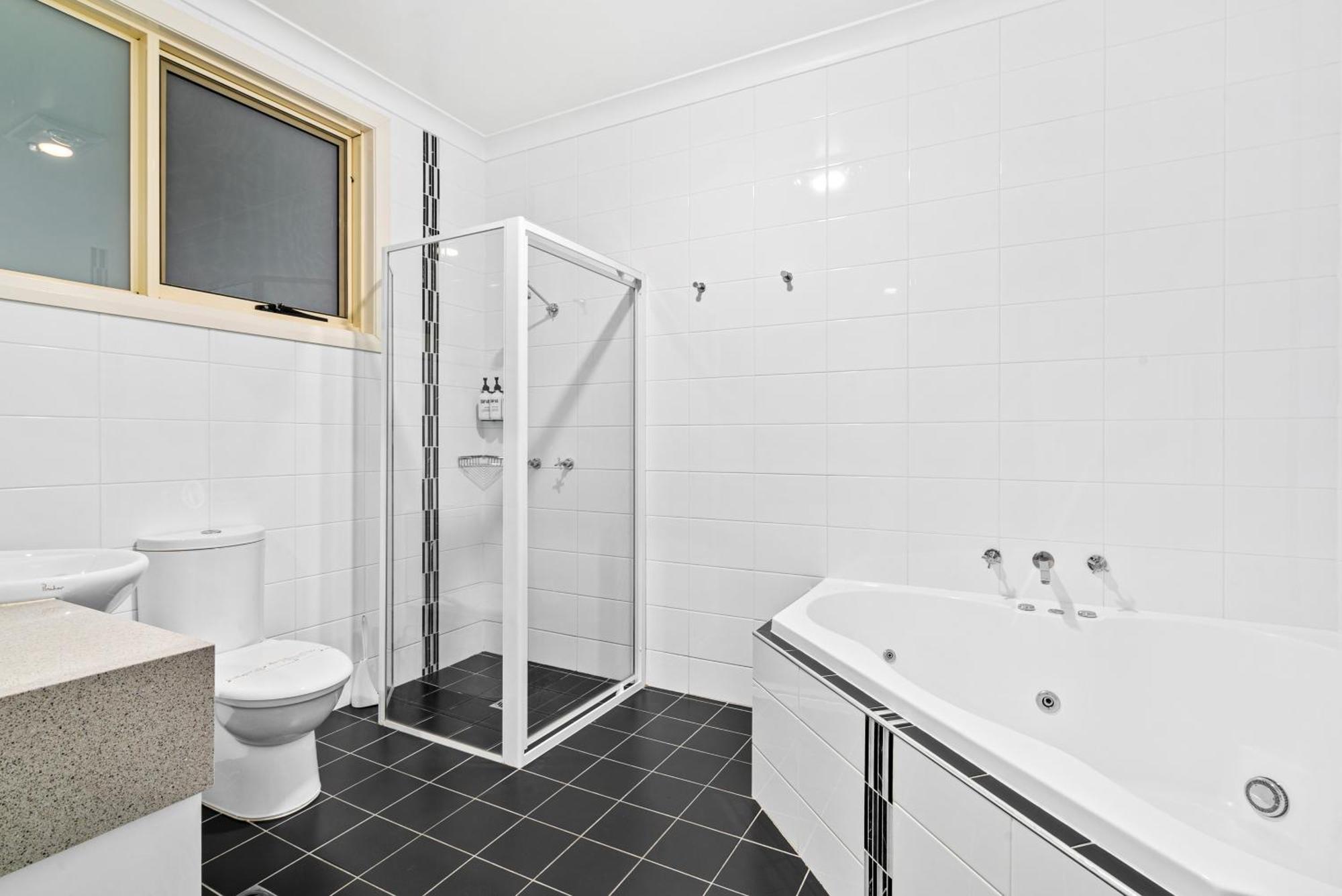 Comfort Inn Bishops Lodge Hay Eksteriør billede